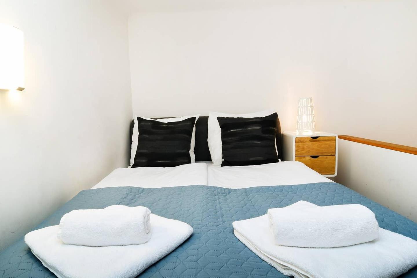 Central & Colorful Studio With Air Conditioning Budapeste Exterior foto